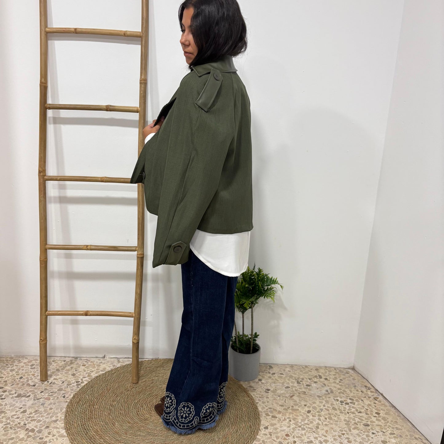 Chaqueta Verde con Detalles en Piel