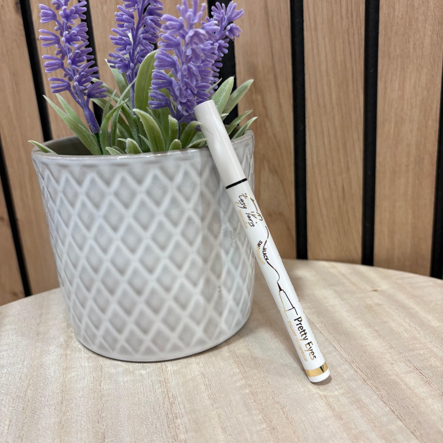 Eyeliner Líquido Waterproof de Larga Duración