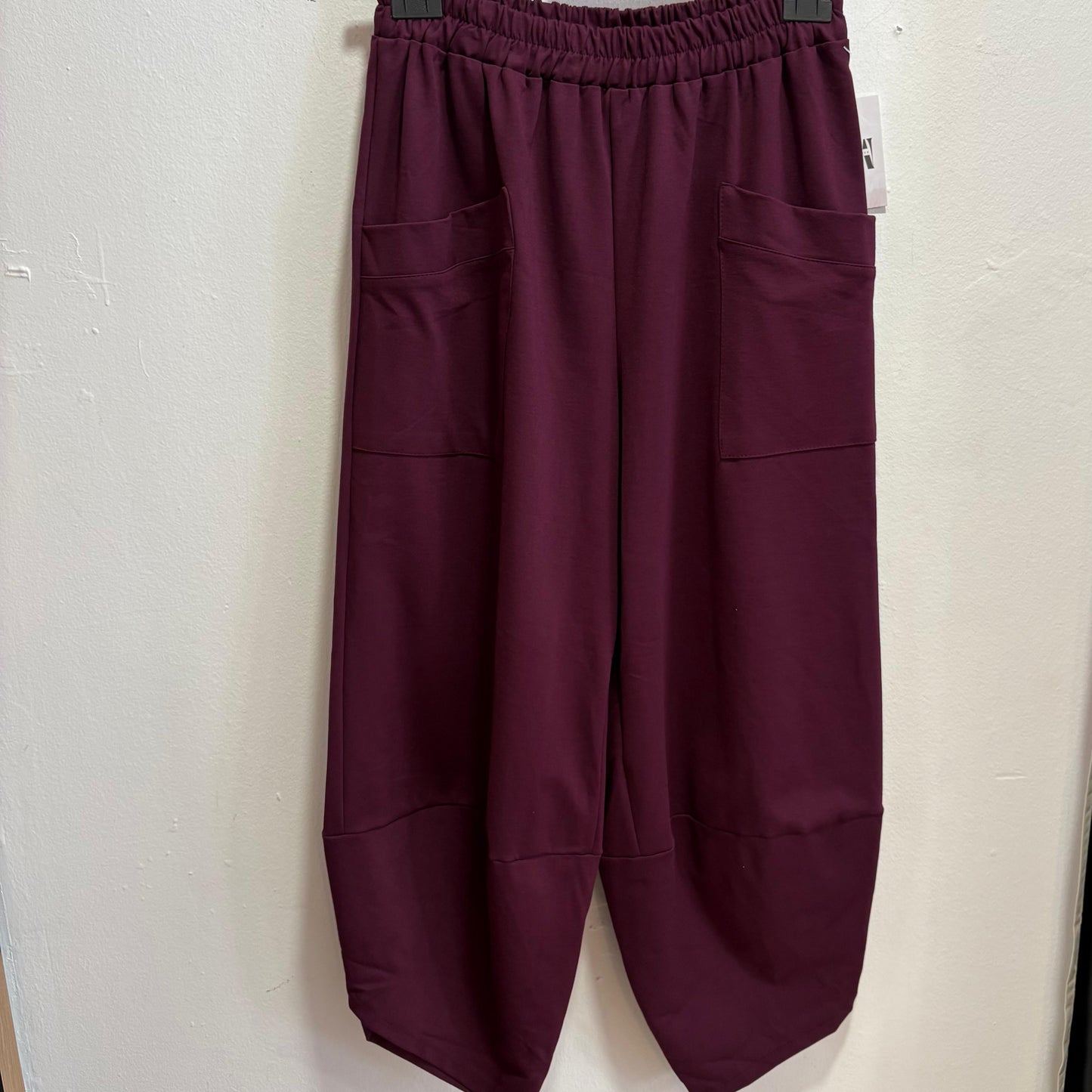 Pantalón Bombacho con Detalle de Cogida Abajo