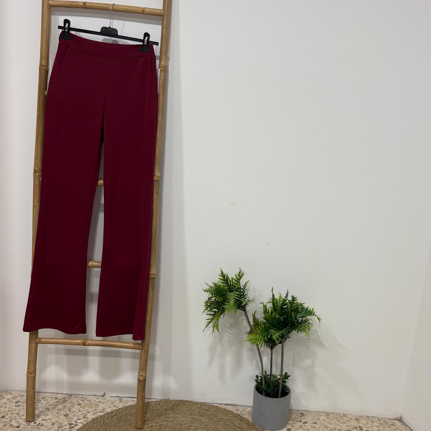 Pantalón de Chándal Campana – Comodidad y Estilo