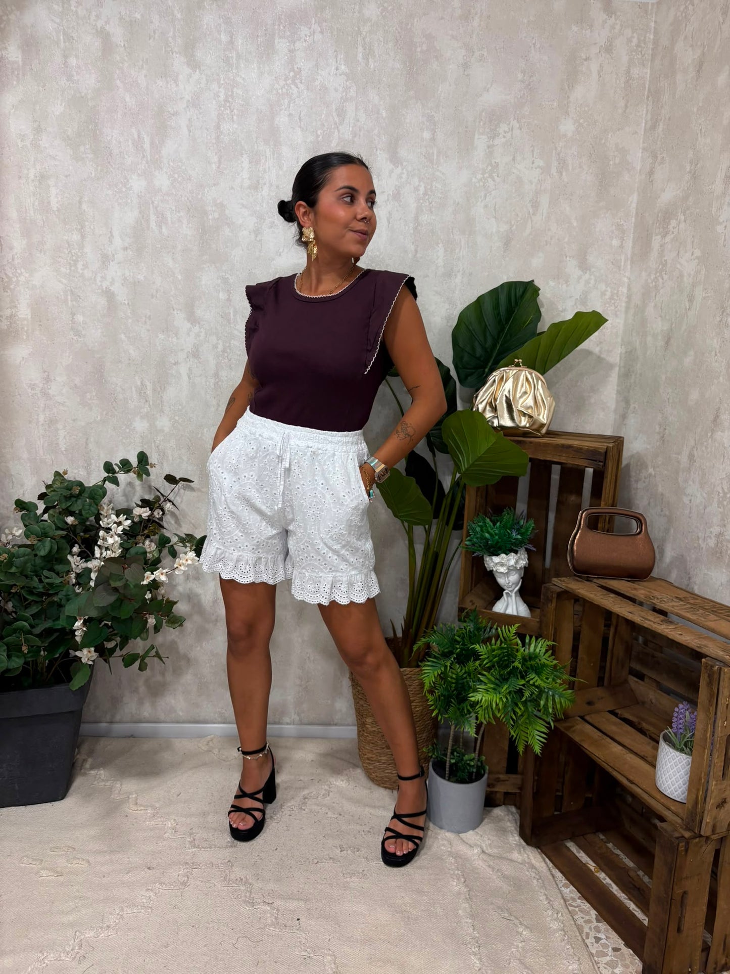 Pantalón Corto Perforado