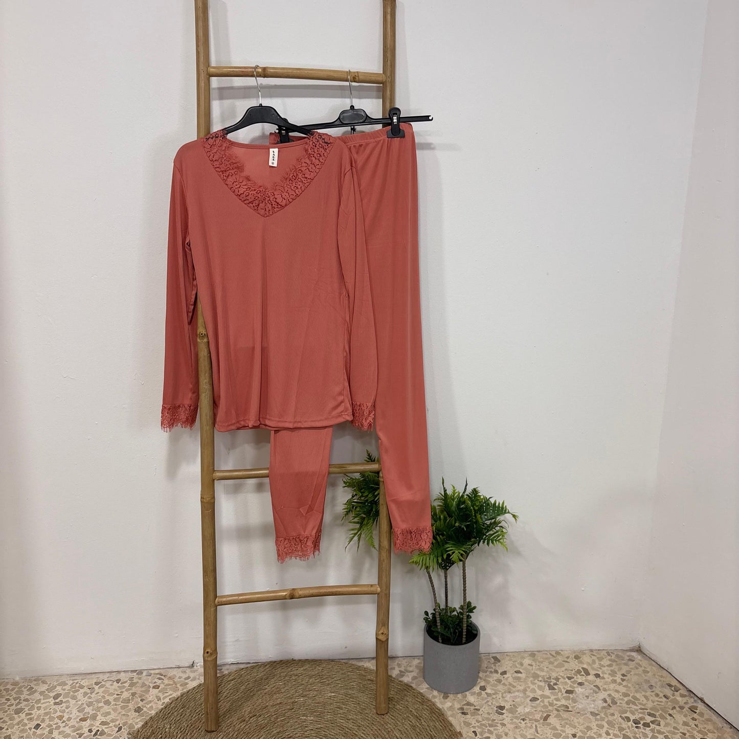 Pijama de Manga Larga Fina con Encaje – Entretiempo