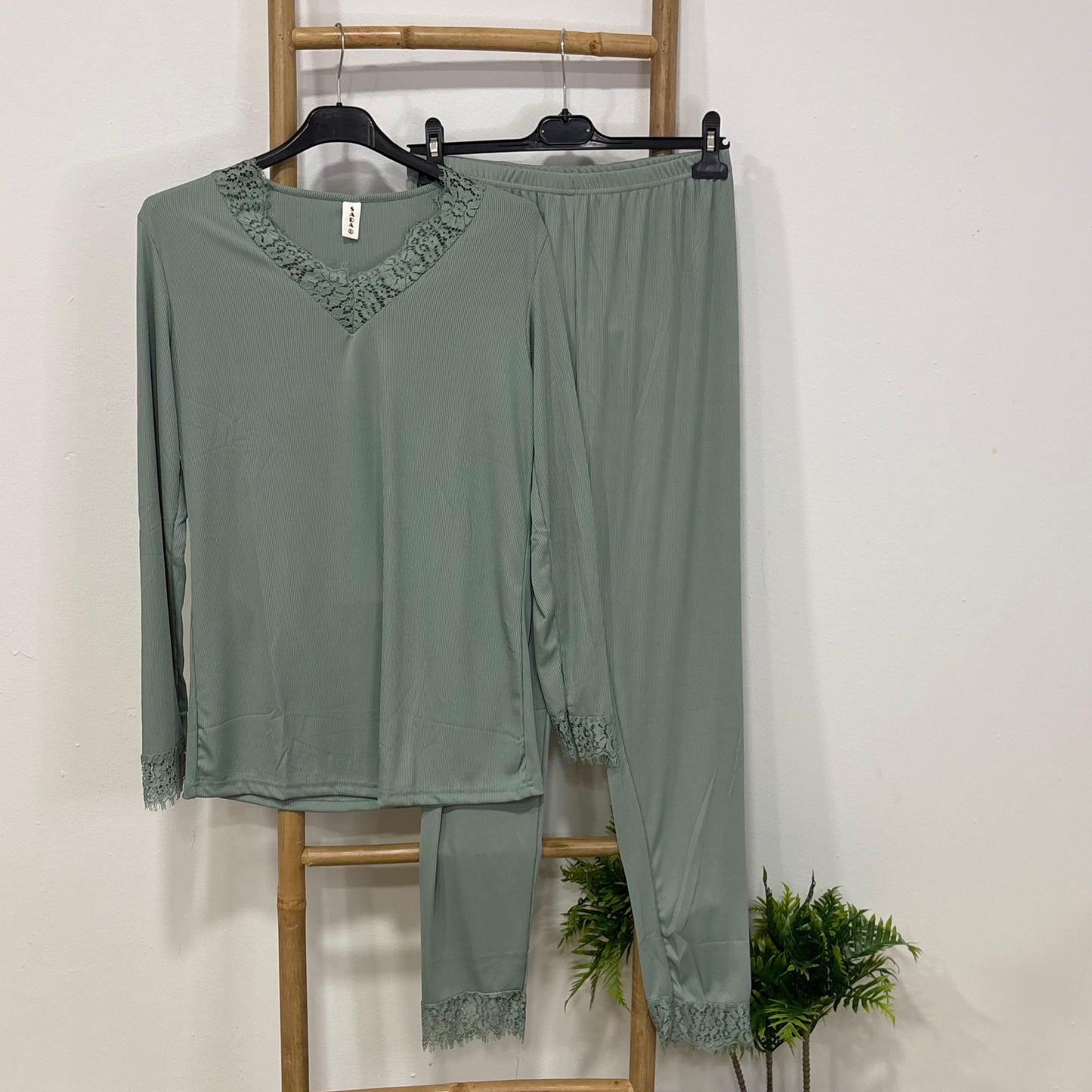 Pijama de Manga Larga Fina con Encaje – Entretiempo