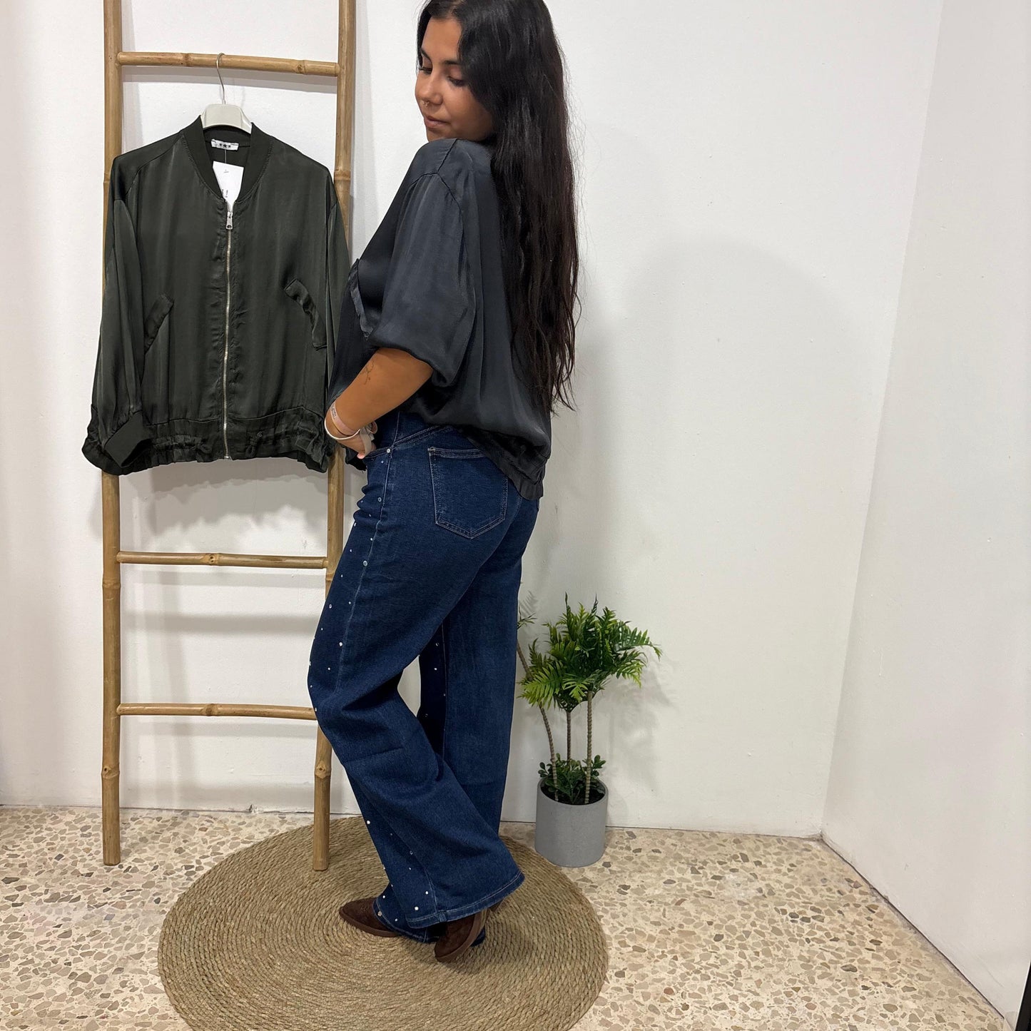 Pantalón Vaquero Curve con Detalle de Brillitos