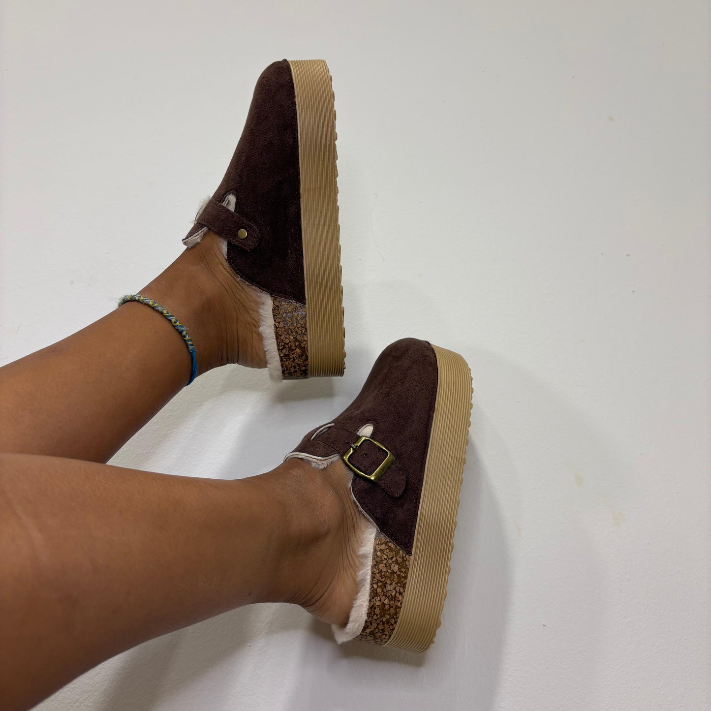 Zuecos Granate con Doble Suela y Pelito Interior