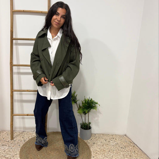 Chaqueta Verde con Detalles en Piel