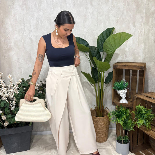 Beige Escote Abierto