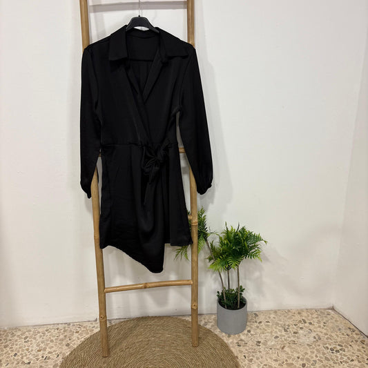 Vestido Corto de Raso con Manga Larga