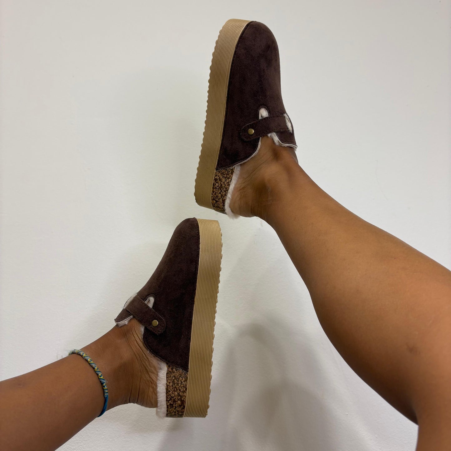 Zuecos Granate con Doble Suela y Pelito Interior