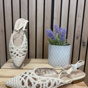 Sandalia pico beige bajo