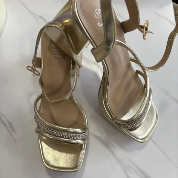 zapato tacon dorado